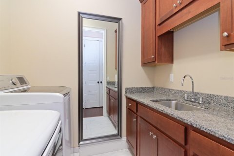 House in Tampa, Florida 5 bedrooms, 352.01 sq.m. № 1434492 - photo 26