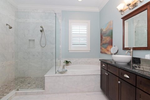 House in Tampa, Florida 5 bedrooms, 352.01 sq.m. № 1434492 - photo 8