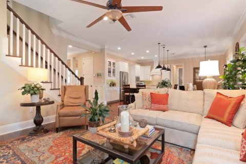 House in Tampa, Florida 5 bedrooms, 352.01 sq.m. № 1434492 - photo 4