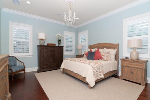 House in Tampa, Florida 5 bedrooms, 352.01 sq.m. № 1434492 - photo 7
