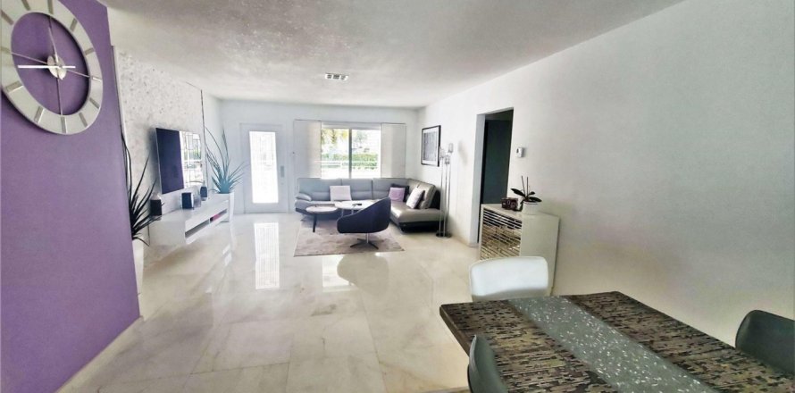 Casa en Dania Beach, Florida 3 dormitorios, 137.31 m2 № 968038