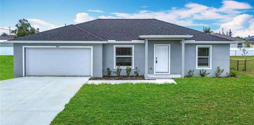 House in Cape Coral, Florida 3 bedrooms, 126.07 sq.m. № 1847480