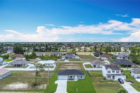 House in Cape Coral, Florida 3 bedrooms, 126.07 sq.m. № 1847480 - photo 20