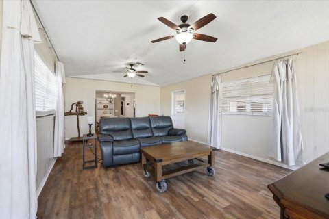 House in Plant City, Florida 3 bedrooms, 176.98 sq.m. № 2119265 - photo 5