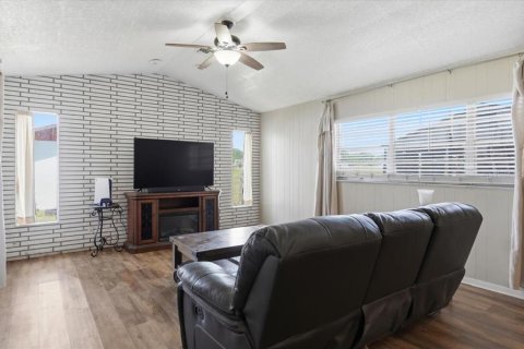 House in Plant City, Florida 3 bedrooms, 176.98 sq.m. № 2119265 - photo 11