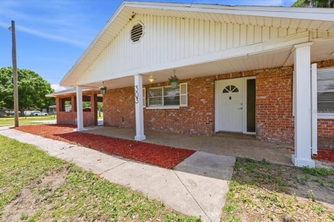 House in Plant City, Florida 3 bedrooms, 176.98 sq.m. № 2119265