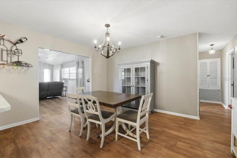 House in Plant City, Florida 3 bedrooms, 176.98 sq.m. № 2119265 - photo 16