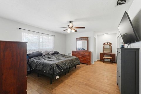 House in Plant City, Florida 3 bedrooms, 176.98 sq.m. № 2119265 - photo 17