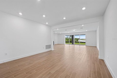 Villa ou maison à vendre à Zephyrhills, Floride: 5 chambres, 379.32 m2 № 1914103 - photo 9