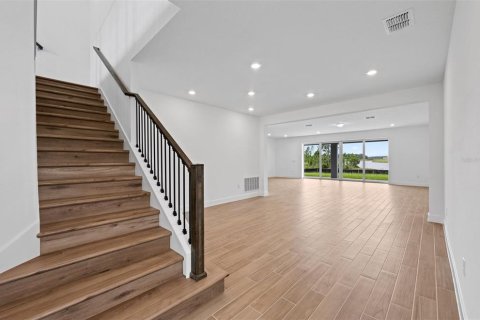Villa ou maison à vendre à Zephyrhills, Floride: 5 chambres, 379.32 m2 № 1914103 - photo 8