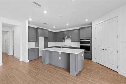 Villa ou maison à vendre à Zephyrhills, Floride: 5 chambres, 379.32 m2 № 1914103 - photo 3
