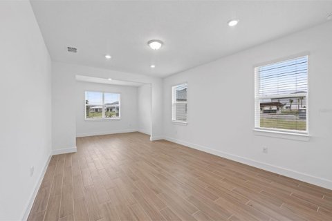 Villa ou maison à vendre à Zephyrhills, Floride: 5 chambres, 379.32 m2 № 1914103 - photo 10