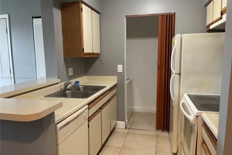 Copropriété à vendre à Pompano Beach, Floride: 2 chambres, 83.89 m2 № 1985330 - photo 1