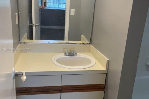 Copropriété à vendre à Pompano Beach, Floride: 2 chambres, 83.89 m2 № 1985330 - photo 7