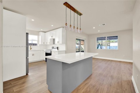 Casa en venta en Homestead, Florida, 3 dormitorios, 139.82 m2 № 1974161 - foto 9