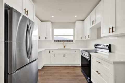 Casa en venta en Homestead, Florida, 3 dormitorios, 139.82 m2 № 1974161 - foto 12