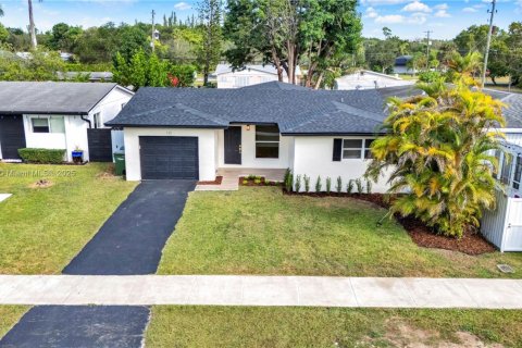 Casa en venta en Homestead, Florida, 3 dormitorios, 139.82 m2 № 1974161 - foto 1