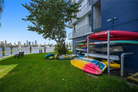 Condo in North Miami Beach, Florida, 2 bedrooms  № 1924951 - photo 25