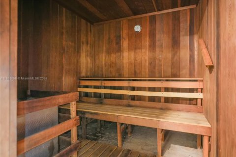 Condo in North Miami Beach, Florida, 2 bedrooms  № 1924951 - photo 26