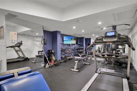 Condo in North Miami Beach, Florida, 2 bedrooms  № 1924951 - photo 28