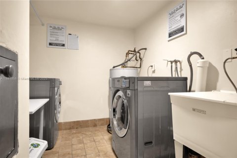 Condo in North Miami Beach, Florida, 2 bedrooms  № 1924951 - photo 19