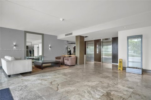 Condo in North Miami Beach, Florida, 2 bedrooms  № 1924951 - photo 1