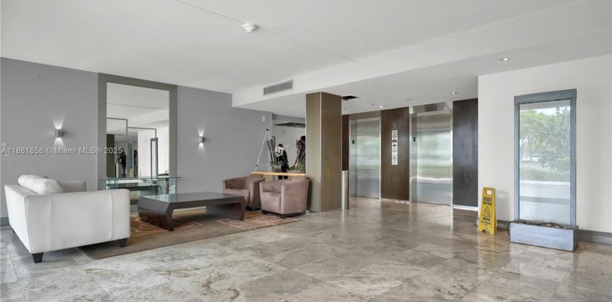 Condo in North Miami Beach, Florida, 2 bedrooms  № 1924951