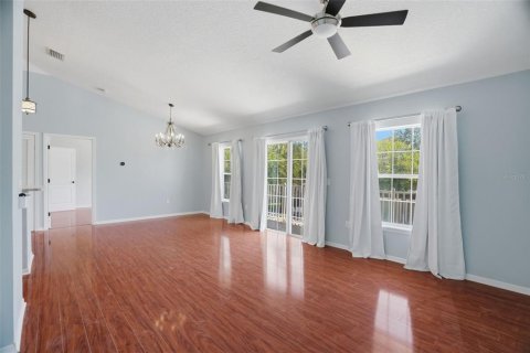 Townhouse in Tampa, Florida 2 bedrooms, 117.43 sq.m. № 2218451 - photo 2