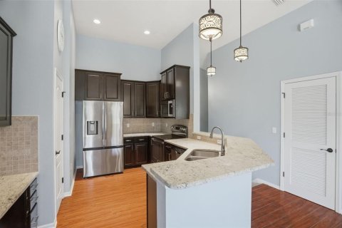 Townhouse in Tampa, Florida 2 bedrooms, 117.43 sq.m. № 2218451 - photo 13