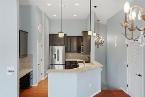Townhouse in Tampa, Florida 2 bedrooms, 117.43 sq.m. № 2218451 - photo 12