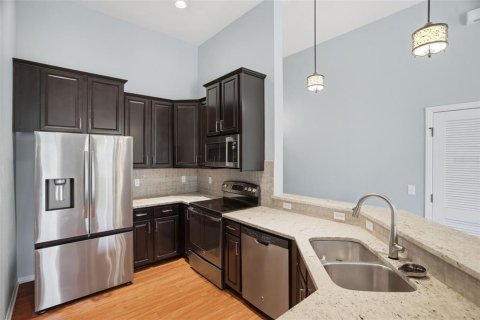 Townhouse in Tampa, Florida 2 bedrooms, 117.43 sq.m. № 2218451 - photo 14