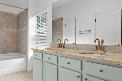 Townhouse in Tampa, Florida 2 bedrooms, 117.43 sq.m. № 2218451 - photo 27