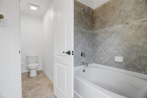 Townhouse in Tampa, Florida 2 bedrooms, 117.43 sq.m. № 2218451 - photo 28