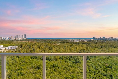 Copropriété à vendre à North Miami, Floride: 3 chambres, 190.26 m2 № 2024944 - photo 19