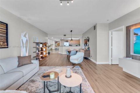 Copropriété à vendre à North Miami, Floride: 3 chambres, 190.26 m2 № 2024944 - photo 5