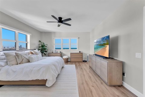 Copropriété à vendre à North Miami, Floride: 3 chambres, 190.26 m2 № 2024944 - photo 8