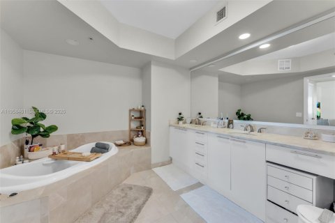 Copropriété à vendre à North Miami, Floride: 3 chambres, 190.26 m2 № 2024944 - photo 9