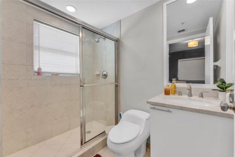 Copropriété à vendre à North Miami, Floride: 3 chambres, 190.26 m2 № 2024944 - photo 17