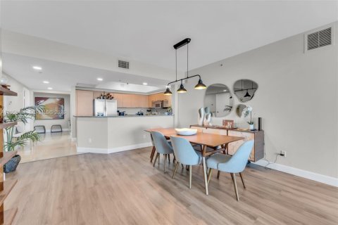 Copropriété à vendre à North Miami, Floride: 3 chambres, 190.26 m2 № 2024944 - photo 6