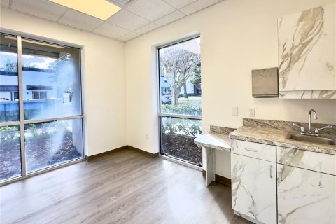 Commercial property in Lake Mary, Florida 190.64 sq.m. № 2376607 - photo 10