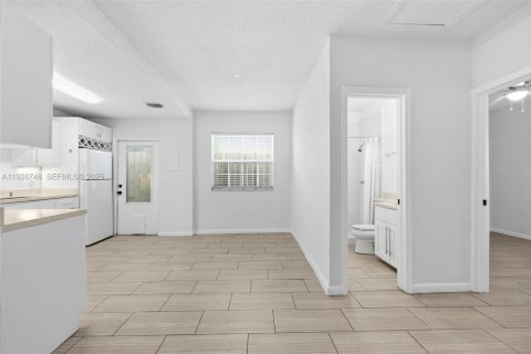 Appartement à louer à Miami, Floride: 2 chambres, 83.61 m2 № 1987529 - photo 2