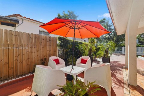 Appartement à louer à Miami, Floride: 2 chambres, 83.61 m2 № 1987529 - photo 14