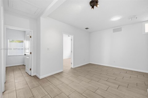 Appartement à louer à Miami, Floride: 2 chambres, 83.61 m2 № 1987529 - photo 7