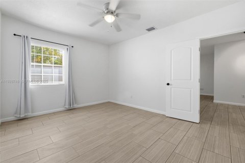 Appartement à louer à Miami, Floride: 2 chambres, 83.61 m2 № 1987529 - photo 17