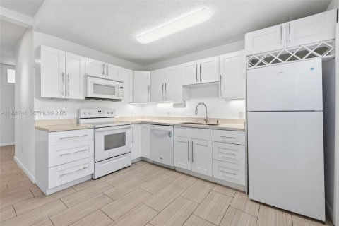 Appartement à louer à Miami, Floride: 2 chambres, 83.61 m2 № 1987529 - photo 5