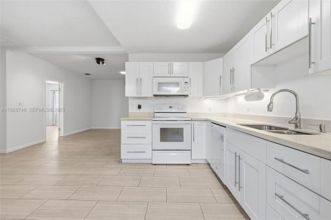 Appartement à louer à Miami, Floride: 2 chambres, 83.61 m2 № 1987529 - photo 6