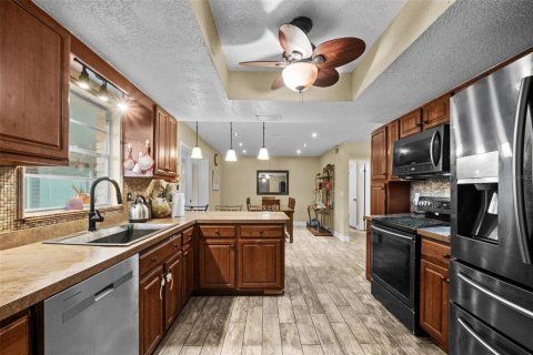 House in Seffner, Florida 3 bedrooms, 141.68 sq.m. № 1804003 - photo 11