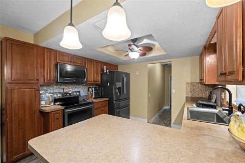 House in Seffner, Florida 3 bedrooms, 141.68 sq.m. № 1804003 - photo 13