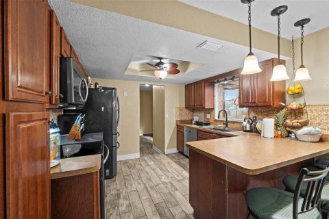 House in Seffner, Florida 3 bedrooms, 141.68 sq.m. № 1804003 - photo 10