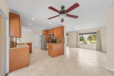 Villa ou maison à vendre à Coral Springs, Floride: 3 chambres, 141.86 m2 № 2023698 - photo 10